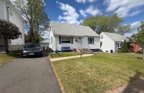 Fair Lawn House | 2BR Private Basement Near MetLife - Sleeps 5 - NYC Bus