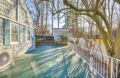 White Plains House | 3 Mi to Downtown: Spacious White Plains Home