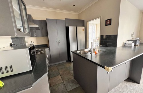 Henderson House | 3 Room,4 Beds. Warm 1 level Beauty for all family