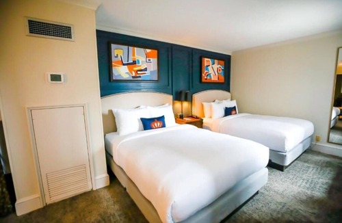 Charlotte Center City Hotel | 3 Vintage-Inspired Downtown Rooms Near Blumenthal Theaters and Events