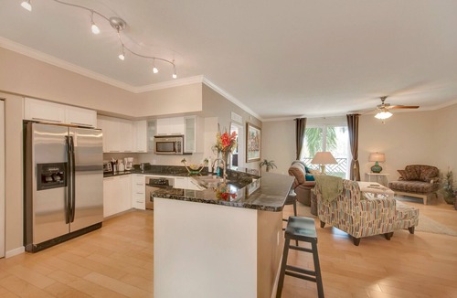Pineapple Grove Arts District Condo | 3bed/2ba DOWNTOWN DELRAY BEACH, WALK TO BEACH, FOOD & SHOPS! PINEAPPLE GROVE!