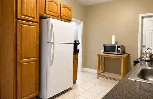 East Orange House | 4-Br home in charming East Orange. Wifi, A/C. Close to major venues and airports