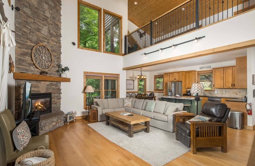 Seven Devils House | 4 BR Home with Grandfather Mountain Views, Hot Tub, Game Room & Spacious Decks