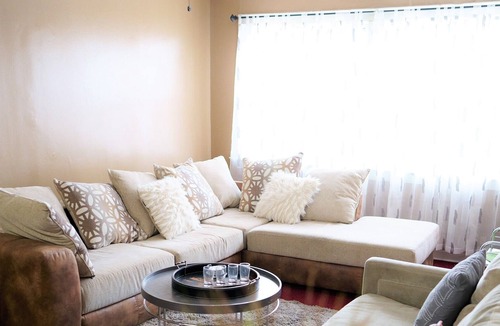 Queens House | 4 miles or 10 minutes from JFK Airport! Entire 2,100 sq ft Family-sized unit