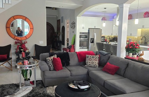 Central Naples House | 4BR/5BTH Heated Pool/Spa Home 1 Mile to Beach! 5 min to Downtown Naples