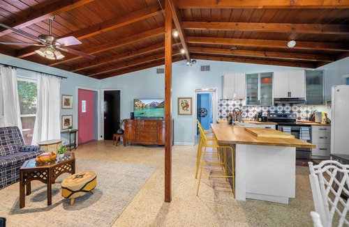 Southwest House | 4BR Beach House Retreat Near West Palm Beach Downtown & Airport, w/BBQ & Games!