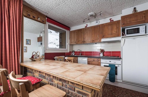 Les Almes Apartment | 4th floor, balcony, tv, ski locker, 32m², Tignes