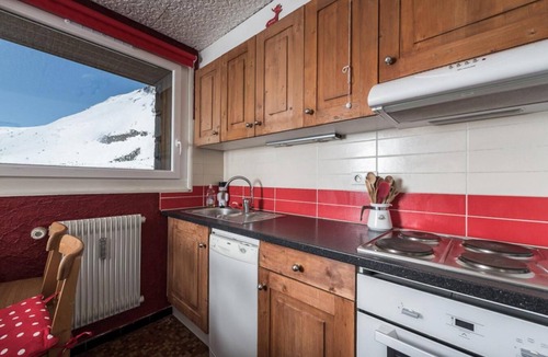 Les Almes Apartment | 4th floor, balcony, tv, ski locker, 32m², Tignes