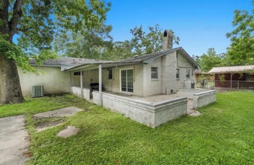 Baker House | 5 Bedroom with fireplace minutes from Baton Rouge