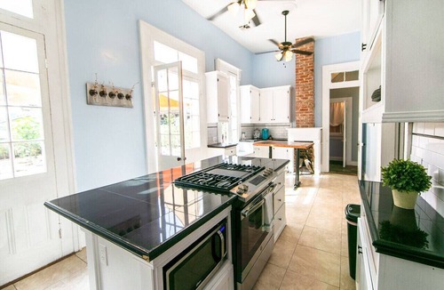 Treme House | 5 bedrooms, 10 Beds, Sleeps 10 5 Blocks to FQ, Pool Great for Bachelor and Bachelorette Parties