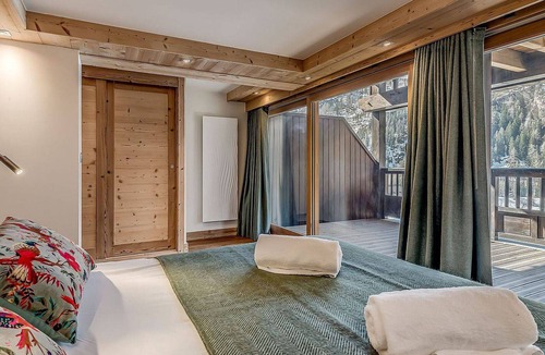 Les Brevieres Ski Chalet | 5* Chalet Tignes - 250m2 Duplex with Jacuzzi and Sauna