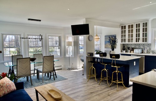 Fairfield House | 5 minute walk to beach, walk to town & train
