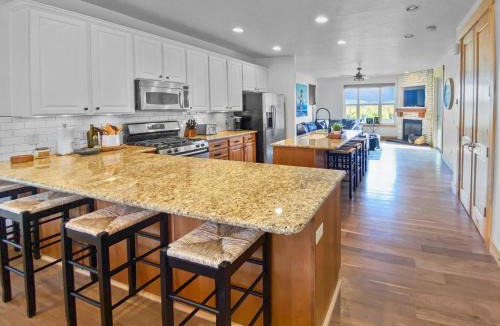 Bear Hollow Village House | 5410 Cross Country Mountain Ski Getaway with Hot Tub Pool! by SkyRun Park City