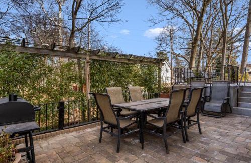 Teaneck House | 5BR Home Minutes to NYC and FIFA 2026 Sleeps 16