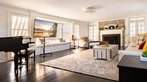 Easton House | 6BR Easton House with Pool, Hot Tub & Big Yard