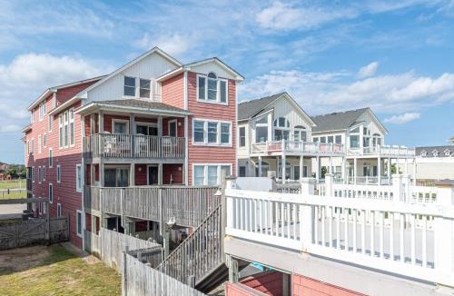 Kill Devil Hills House | A Big Catch - KDH MP 8.5, Oceanfront, Elevator, Pool, Hot Tub, Spacious 10 Bedrooms, Pets OK