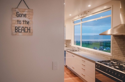 Onemana House | Absolute Beachfront Onemana Pararaiha