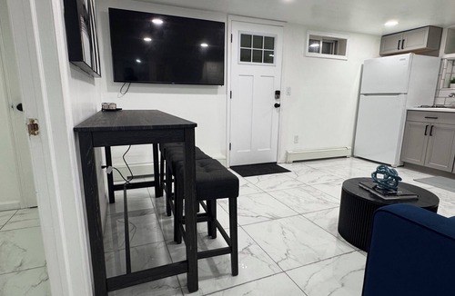 Central Islip Apartment | Adorable 2-br apt Pet-Friendly .Fast WiFi .Near Airport & LIRR