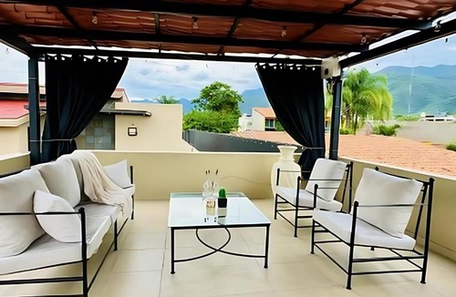 San Antonio Tlayacapan House | Ajijic 1 Bed Guesthouse-Great Location-Patio-Bikes-Pickleball Court-Golf Cart