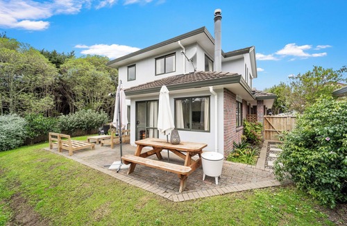Albany House | Albany Haven – Peaceful Family Home with Free Parking