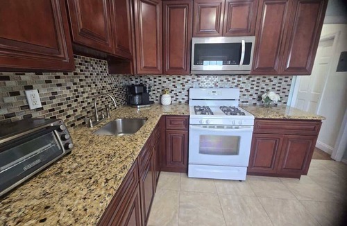 Kearny House | Amazing large 3 BD apartment in NJ Close 15 minutes to Metlife