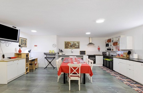 Cardielos House | Apartment 'Alojamento Rio Neiva' with Mountain View, Wi-Fi and Air Conditioning