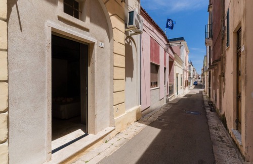 Alezio Apartment | Apartment 'Luxury Rooms - Erika' with Wi-Fi and Air Conditioning