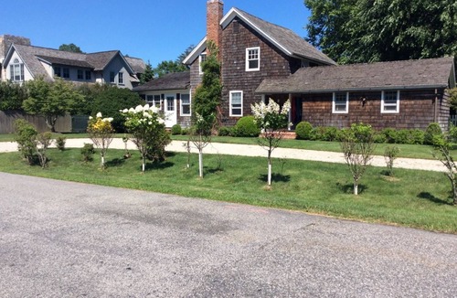 Village of East Hampton House | August- LD, Pretty cottage, south of the highway, walking distance to beach