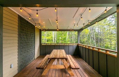 St-Adolphe-d'Howard Ski Chalet | Avec son quai privé sur le lac