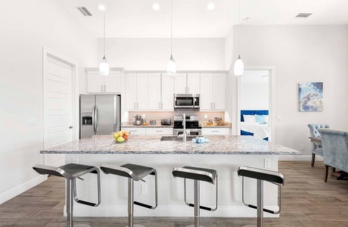 Trafalgar House | Azul Tortuga - 4 Bedroom Waterfront Home for Families