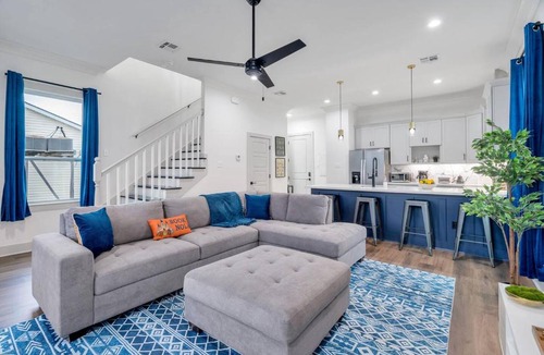 Tulane - Gravier House | Backyard, fire pit & parking near Superdome