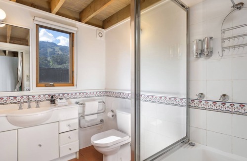 Thredbo House | Banjo 7 - 1 bedroom + Bunk Room and loft townhouse with amazing mountain views