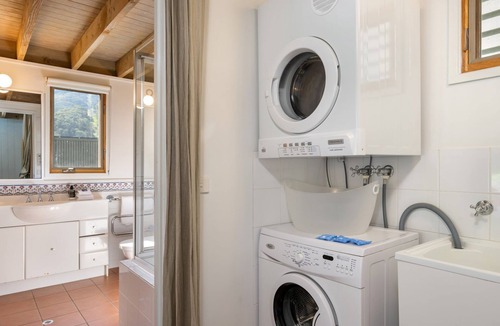 Thredbo House | Banjo 7 - 1 bedroom + Bunk Room and loft townhouse with amazing mountain views