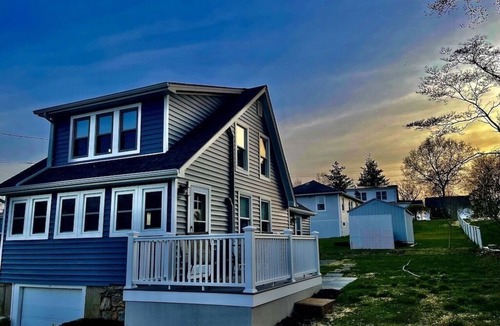 Niantic House | Beach Ready 3-bdrm house, Short Walk to Private Beach and Park, Lots of Parking