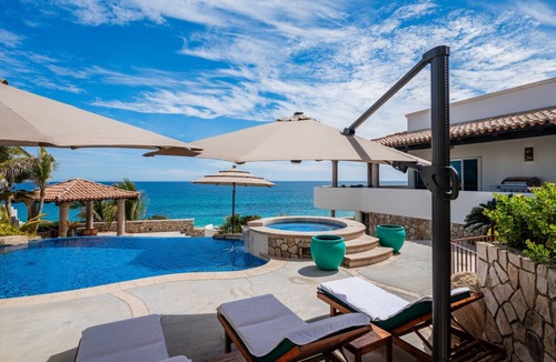 Buzzards Villa | Beachfront El Encanto 5 BR Villa