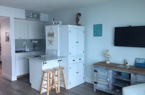 Indialantic By The Sea Resort | Beachfront Indialantic Stay | King Suite | Near Cocoa Beach