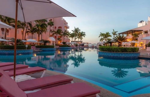 Los Cangrejos II y III Resort | Beachfront Junior Suite at Pueblo Bonito Rose, Steps from Medano Beach