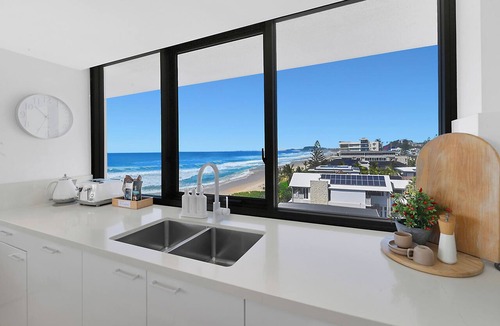 Mermaid Beach Apartment | Beachfront Luxury - SeaShells 3 on Albatross Ave