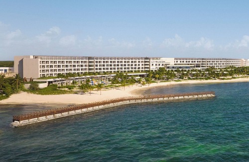 Punta Sam Hotel | Beachfront Retreat with Water Sports and Golf Nearby