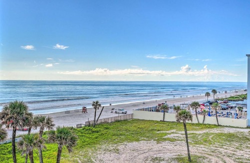 Bostwick Park Apartment | Beachfront Studio w/Community Indoor Pool!