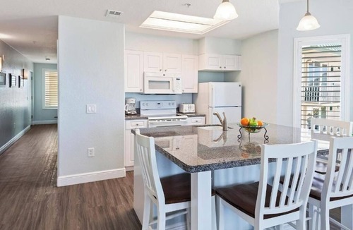 Ormond Beach Hotel | Beachside 1 Bedroom Condo – Gorgeous Ocean Views + Pool, Ideal for Couples
