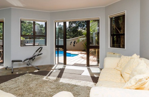 Castor Bay Cottage | Beachside Holiday - Castor Bay Holiday Apartment