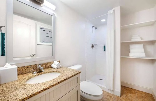Ormond Beach Hotel | Beachside Studio w/Kitchen, Pools & Hot Tub l Near Daytona Beach Pier - 4.7 mi