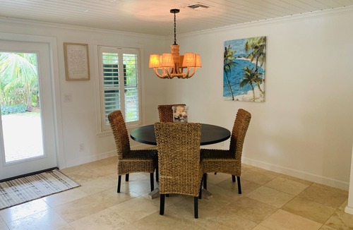 Riverside House | BEACHY BUNGALOW. Within two miles of beaches/boat ramps. Book your WINTER stay!