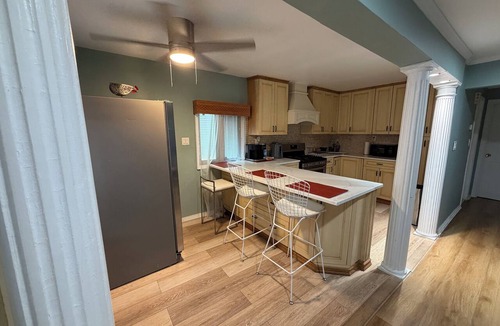 Elmont Apartment | Beautiful 3-bed, 2-floor apartment in Elmont. LIRR, NYC, UBS