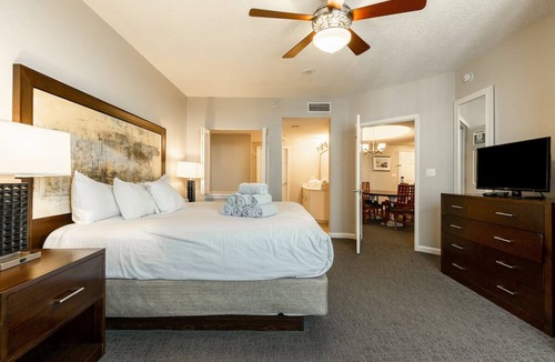 Seabreeze Historic District Resort | Beautiful 3BD/3Bath suite in Daytona - Beach, Pools, Lazy River, Bar, Slides