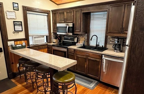 East Glacier Park Village Cabin | Beautiful Luxury Cabin near Two Medicine Lake