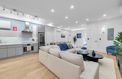 Midtown West Apartment | Beautiful Luxury 5 Bedroom 3 Bath Luxury Apartment in the Heart of NYC