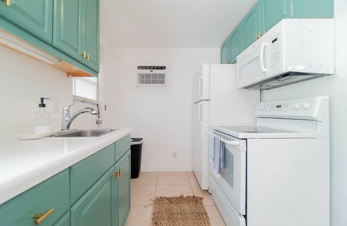 Southwest Cottage | Beautiful Private Costal Cottage -10 minutes from prestigious beaches & downtown