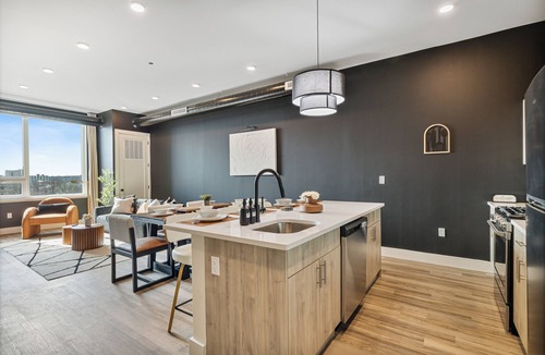 East Orange Apartment | Big 2br 2ba, Free Parkn, Close to NYC, Train>8min
